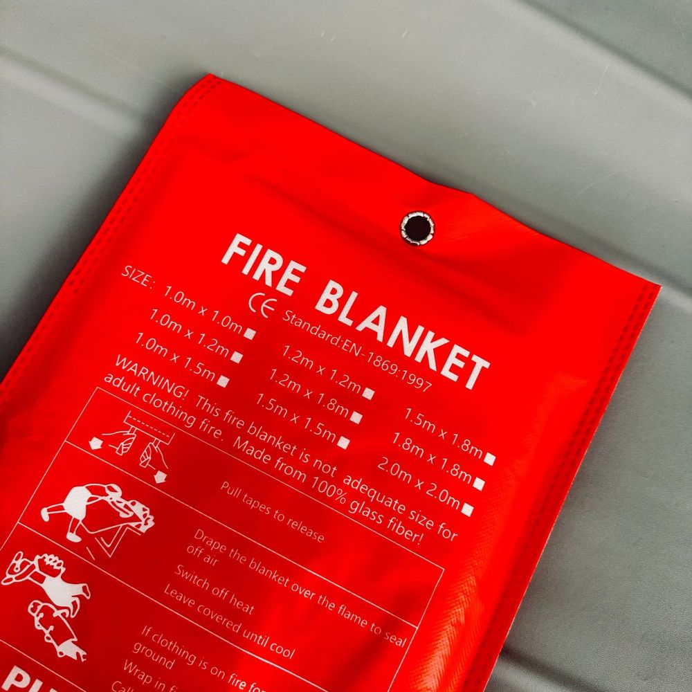 Fire Blanket Kitchen - ผ้าห่มกันไฟ ผ้าป้องกันอัคคีภัยฉุกเฉิน ผ้าไฟเบอร์กลาสกันไฟ สำหรับป้องกันไฟจากน้ำมันในครัวเรือน อุปกรณ์ป้องกันครัว